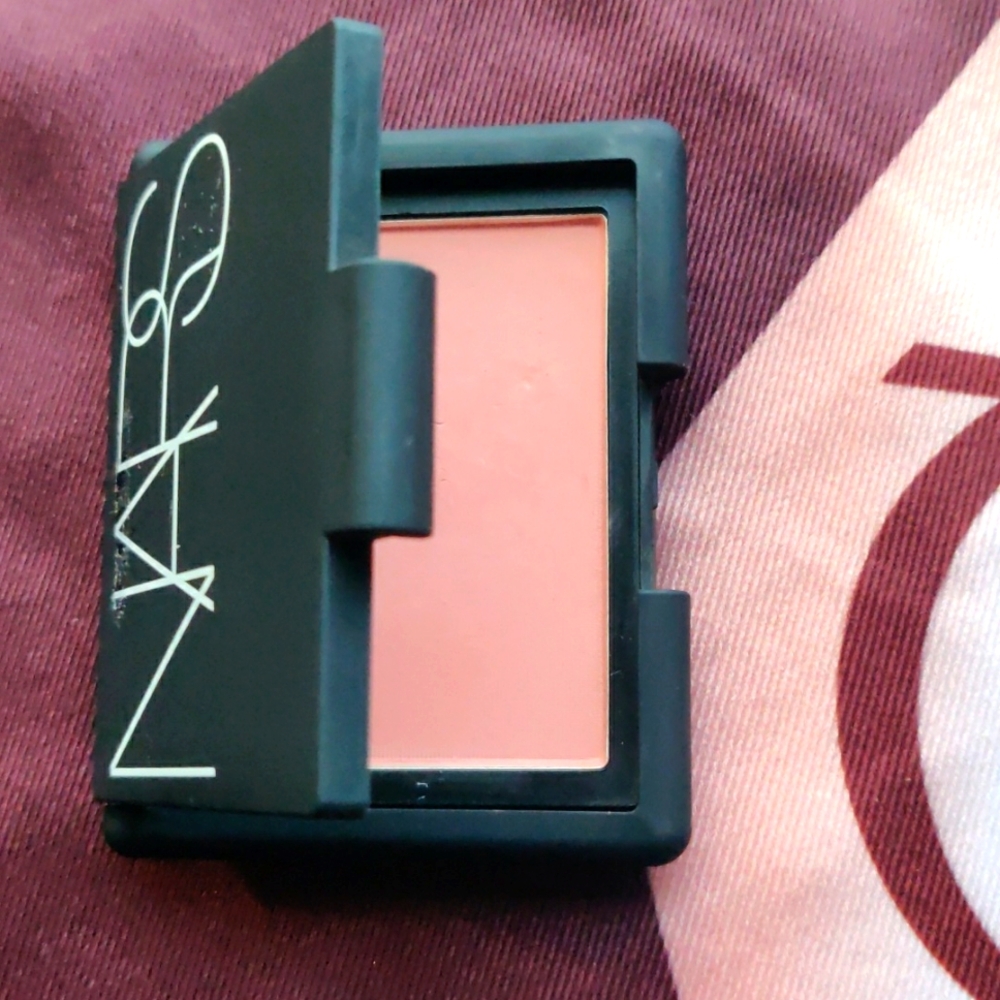 NARS BLUSH in shade amour